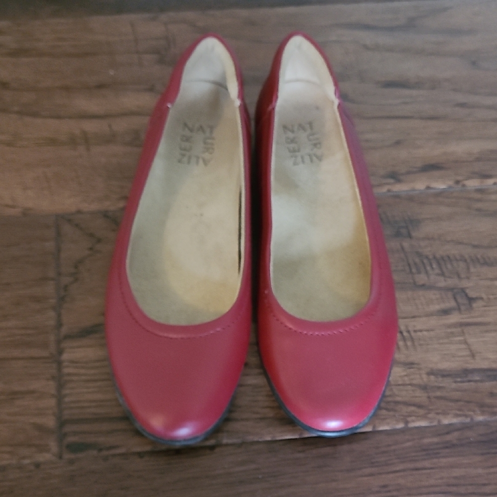 Naturalizer Women's Classic Red Flats